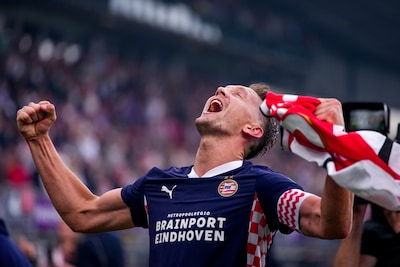 PSV pakt uit met bijzonder eerbetoon voor icoon Luuk de Jong, die persoonlijk afscheid komt nemen