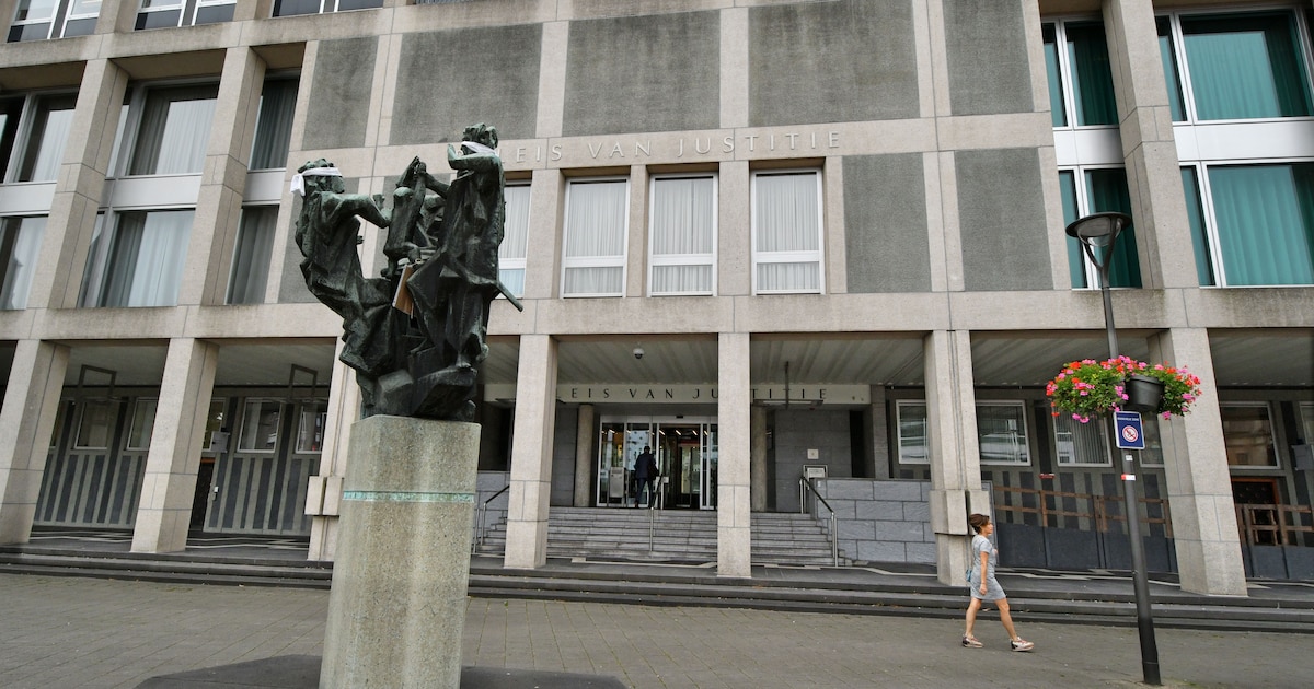 Zenuwachtige vrouw valt bij controle op en dat is niet voor niets: drugs en cash in de auto