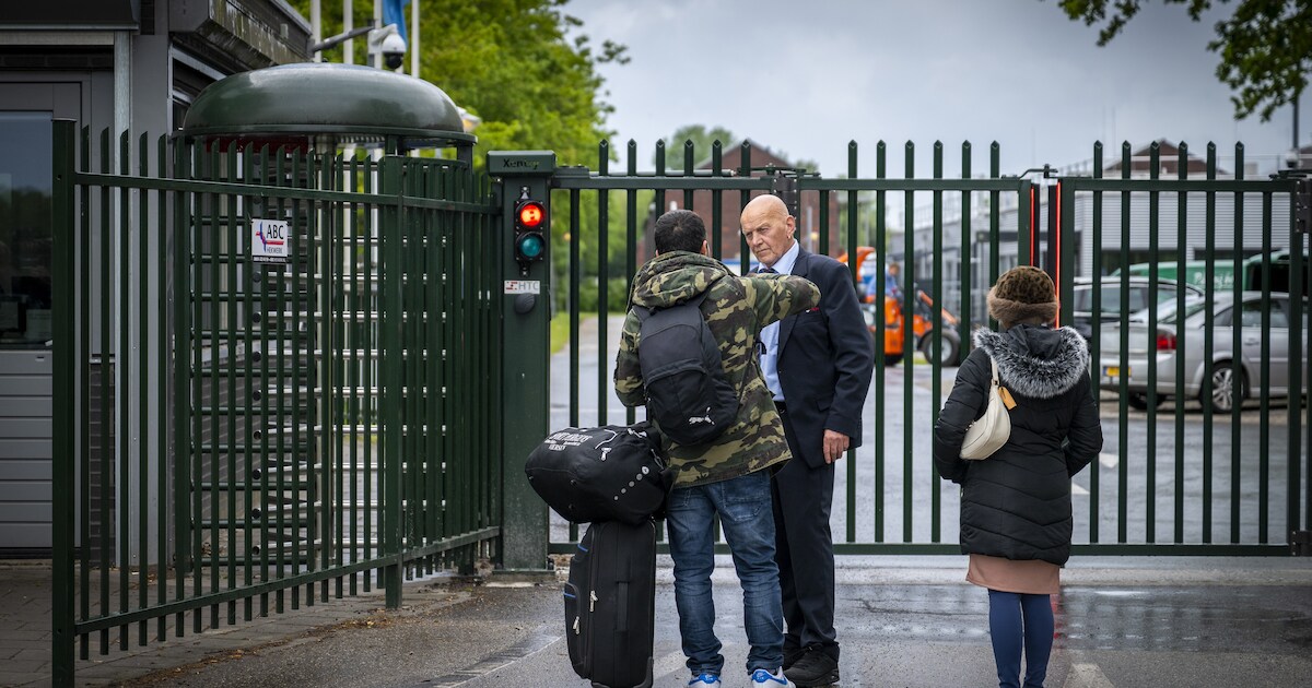 Stadskanaal biedt slaapplek aan dertig asielzoekers die vannacht niet in Ter Apel terecht kunnen: ‘S