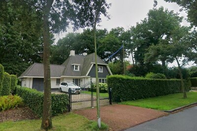 Gespot op Funda: villa met verwarmd zwembad aan de rand van het bos