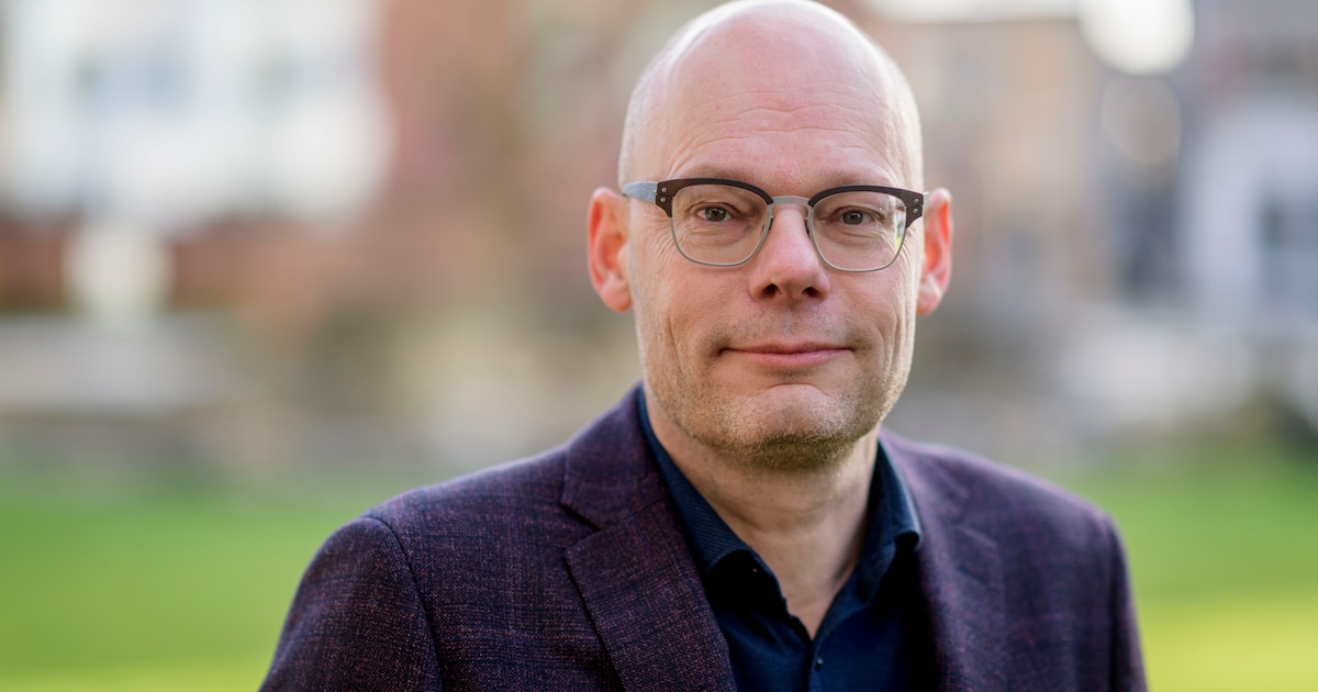 In gesprek met burgemeester Roelof Bleker op de markt in Lonneker