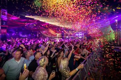 Frans Bauer opent het bal in grootste bruine kroeg van regio