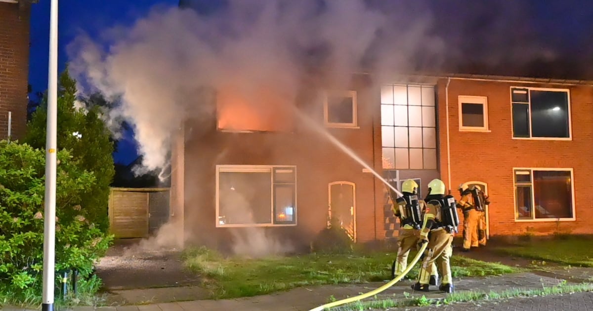 Bovenwoning volledig verwoest door uitslaande brand in Almelo