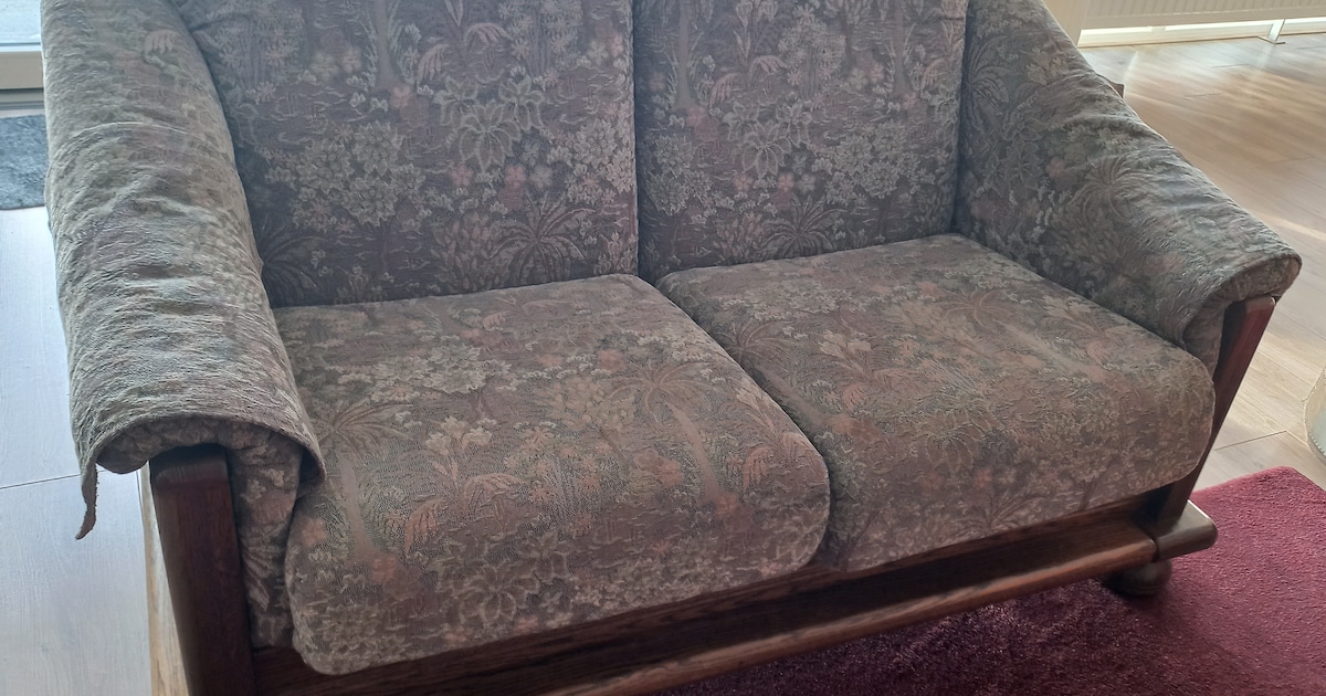 Twee bankjes en elektrisch gereedschap aangeboden, sleuteltje gevonden