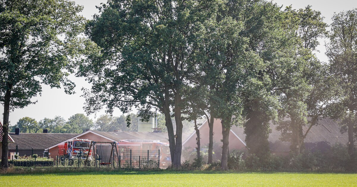 Brand in schuur bij Bentelo, hulpdiensten hebben vuur snel onder controle