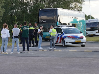 Veldslag langs A1 tussen hooligans Go Ahead en FC Twente vooraf afgesproken: zes verdachten vervolgd
