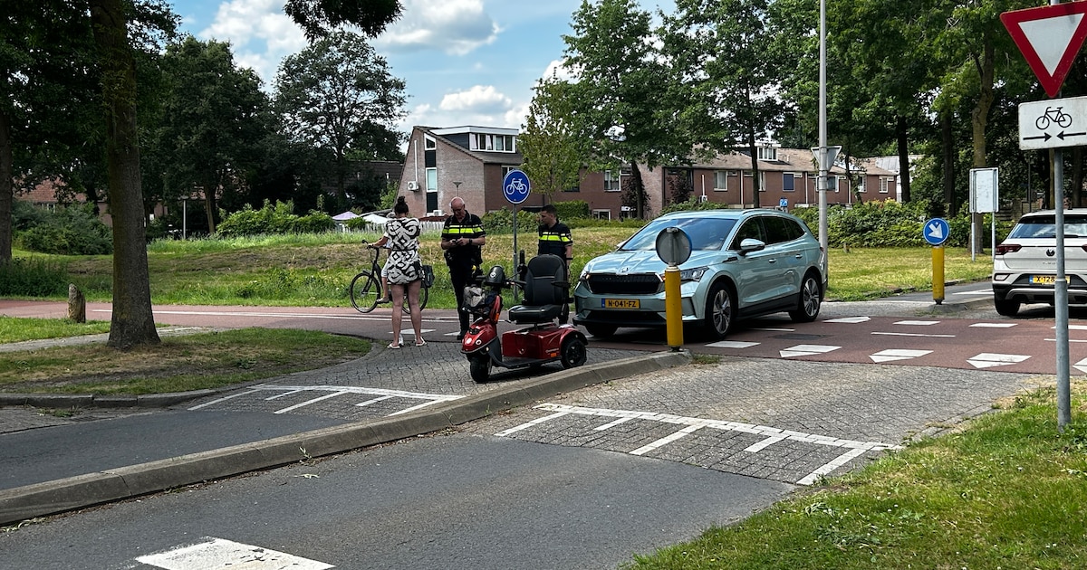 Persoon op scootmobiel gewond na aanrijding met auto in Almelo.
