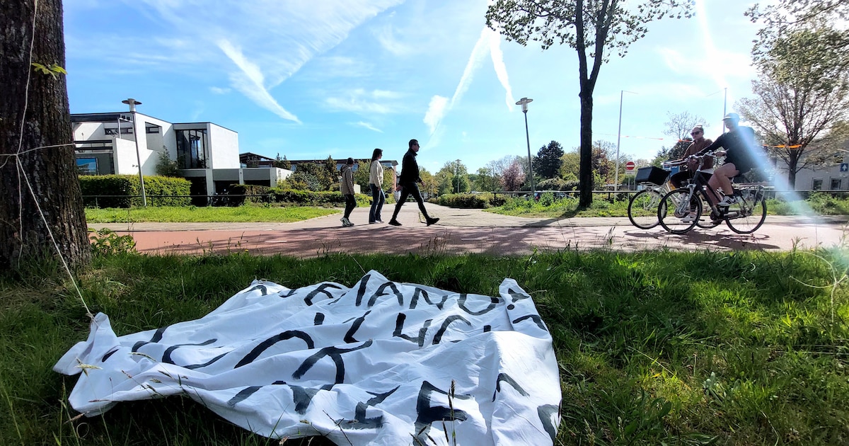 Actie vóór asielzoekers in Apeldoorn valt niet goed: onbekende maakt er snel korte metten mee