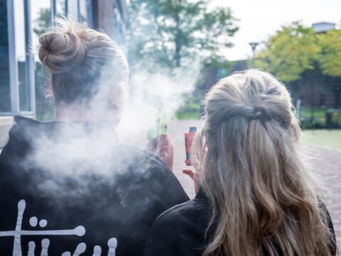 Ruim 1 op de 3 middelbare scholieren in Rijssen-Holten gebruikte ooit een vape