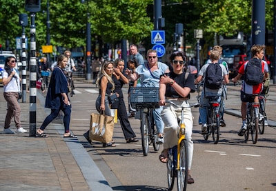 Zorgen over afleiding op fietspaden nemen toe, Veilig Verkeer pleit voor regels rond koptelefoons