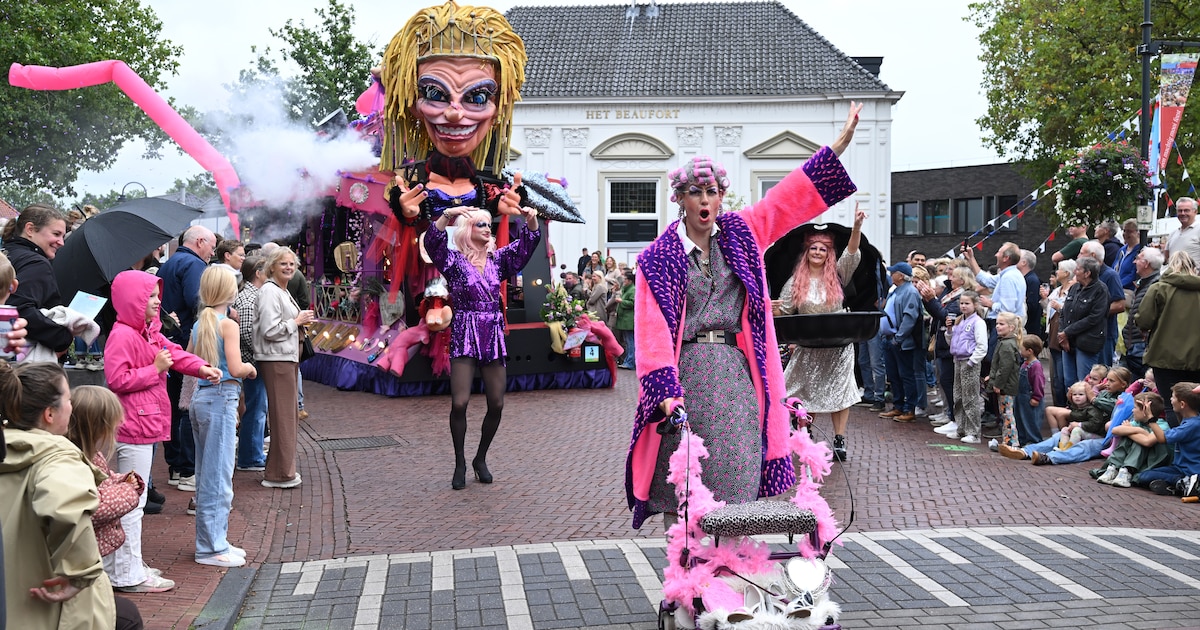 In Beeld | Dorpsfeest Markelo beleeft kleurrijk hoogtepunt met optocht in tv-sferen