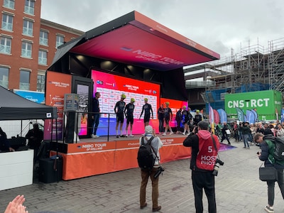 LIVE Tour of Holland | Renners maken zich klaar voor eerste etappe in Dordrecht, grootste applaus voor Jakobsen