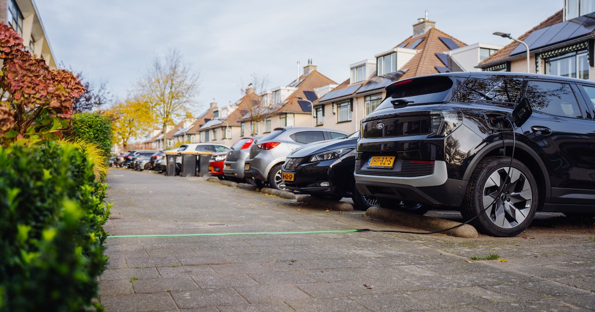 Hof van Twente staat platte laadkabel op de stoep toe voor elektrische auto