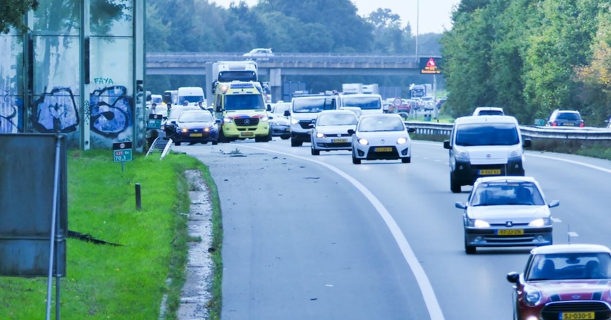 Meerdere auto's betrokken bij ongeval op A35 bij Enschede, flinke verkeershinder