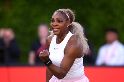 Serena Williams (44) luistert comeback op met zege in dubbel