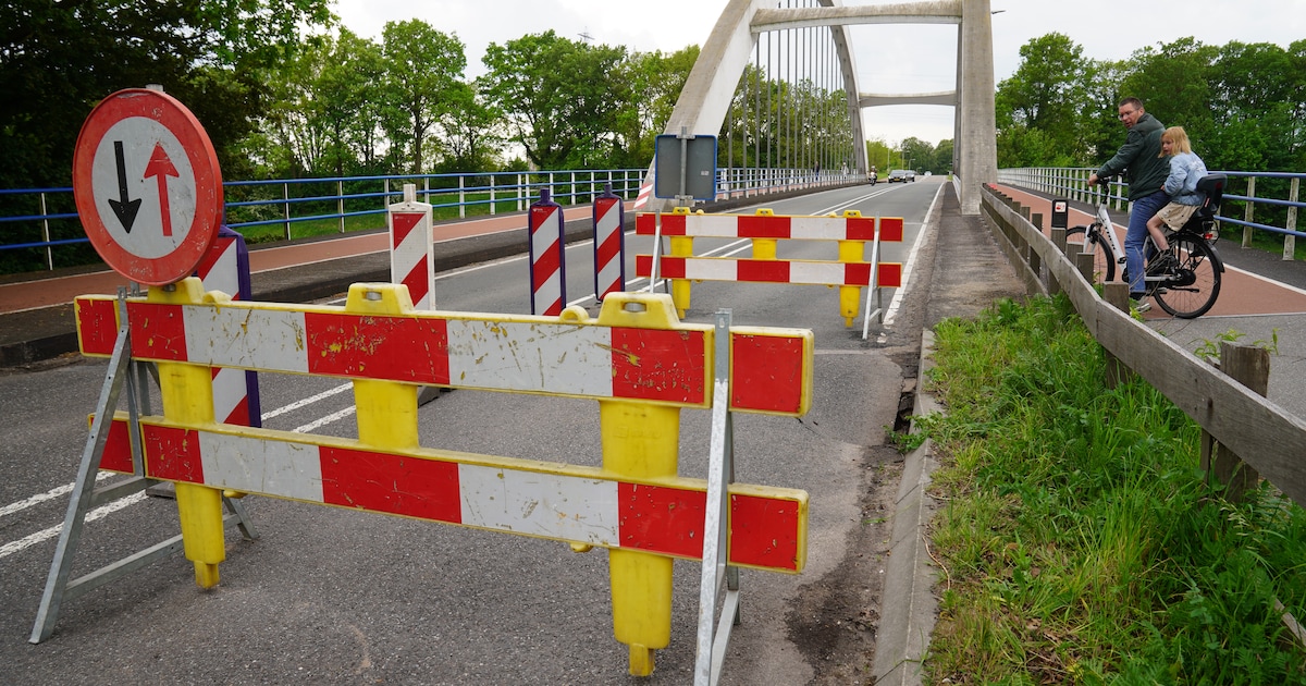 Sinkhole bij Eefdese Brug zorgt voor vertragingen in Zutphen