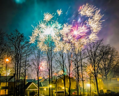 Spectaculaire beelden van kleurrijk siervuurwerk in de regio
