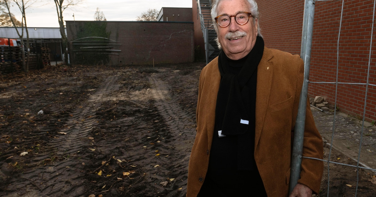 Peter (84) geeft verwaarloosde grond in hartje Raalte nieuwe bestemming: ‘Ik wist het meteen’