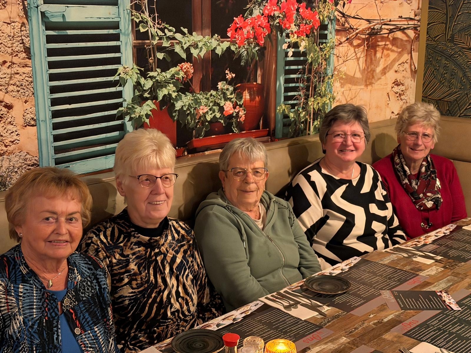 ‘Knutseltrutjes’ vieren jubileum en sv Loil 1 in het nieuw