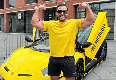 Fitnessinfluencer Mo Bicep laat zoontje (6) in Bentley rondrijden en krijgt straf: ‘Zal het nooit meer doen’