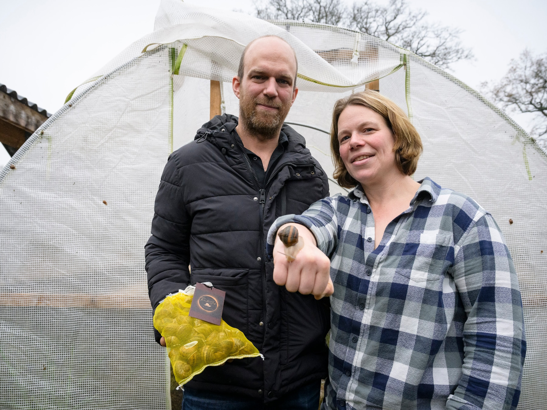 Slakken zijn het voedsel van de toekomst en ze worden gewoon in Twekkelo gekweekt: ‘Ineens waren het er 10.000’