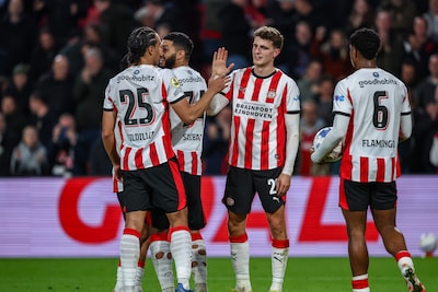 LIVE eredivisie | Gedeeld koploper PSV op bezoek bij nummer drie AZ