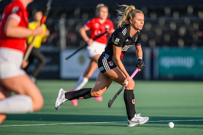 Hockeyclub Amsterdam zet mentale gezondheid op 1: ‘Het dak repareren als de zon schijnt? Mooi’
