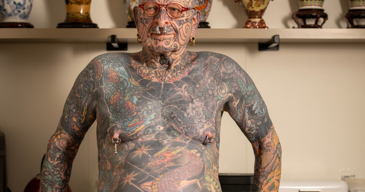 Jarenlang hield Hugo zijn tattoos verborgen, tot de burn-out kwam: ‘Tijdens die vergadering zat ik i