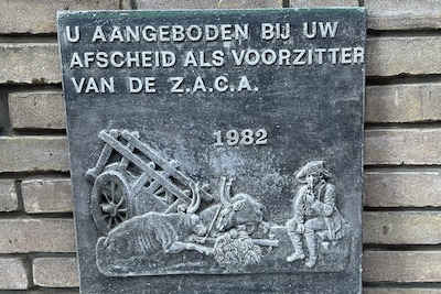 Wie helpt Andy? ‘Ik wil het verhaal van deze oude plaquette weten’