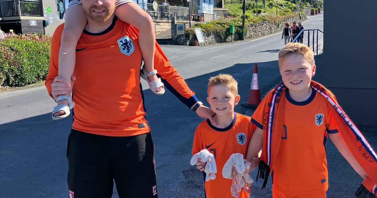 Toen zijn moeder een nieuwe vriend kreeg, verhuisde Jan naar Ierland ...