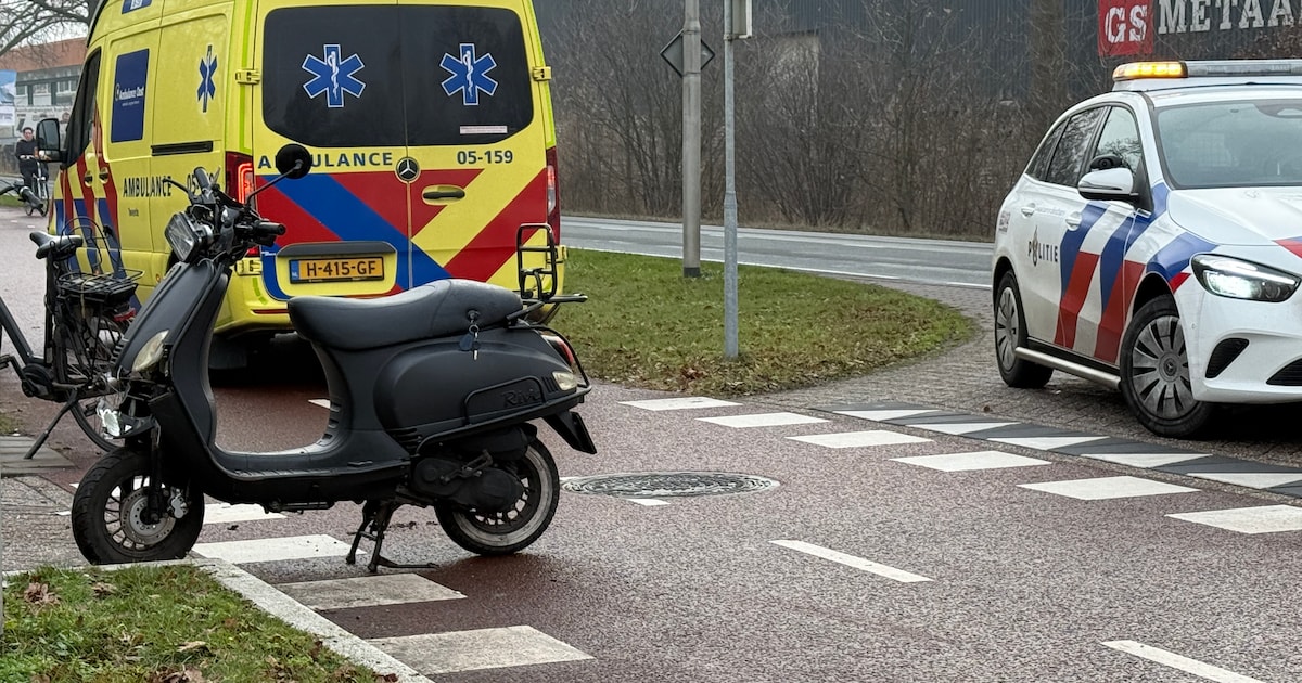 Aanrijding tussen auto en scooter in Vriezenveen