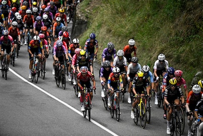 LIVE Tour de France Femmes | Drie Nederlanders in sterke kopgroep, geletruidrager Le Court onderuit in afdaling