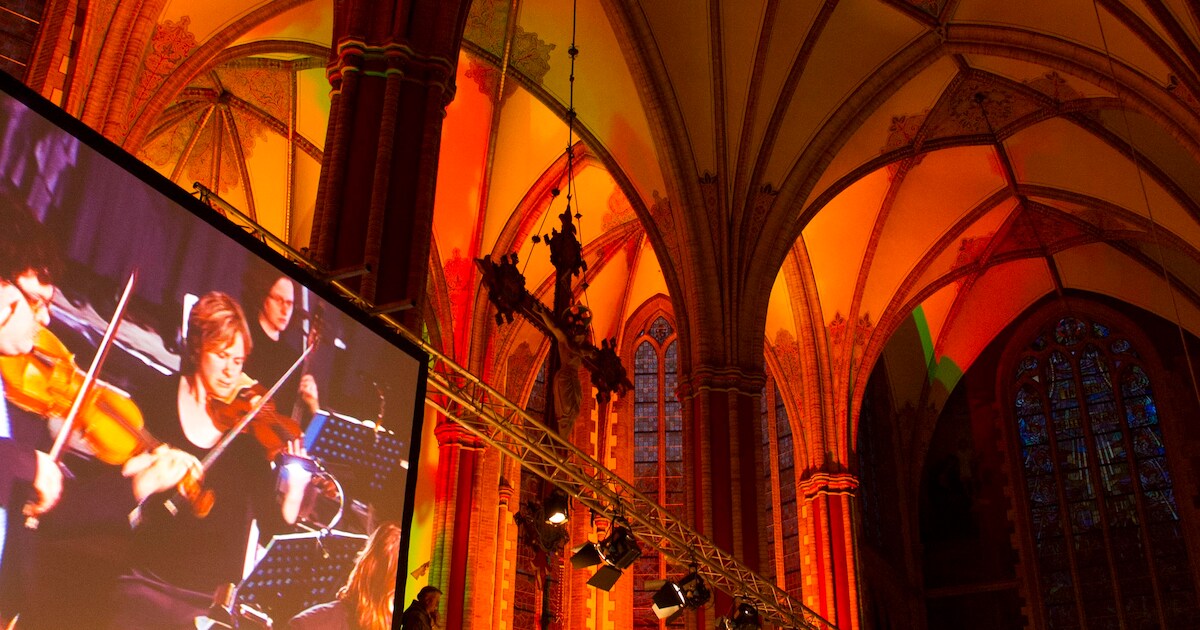 Achterhoeks Bachkoor zingt Gloria in Lievelde