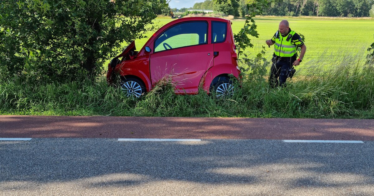 Brommobiel knalt frontaal op boom bij Vragender