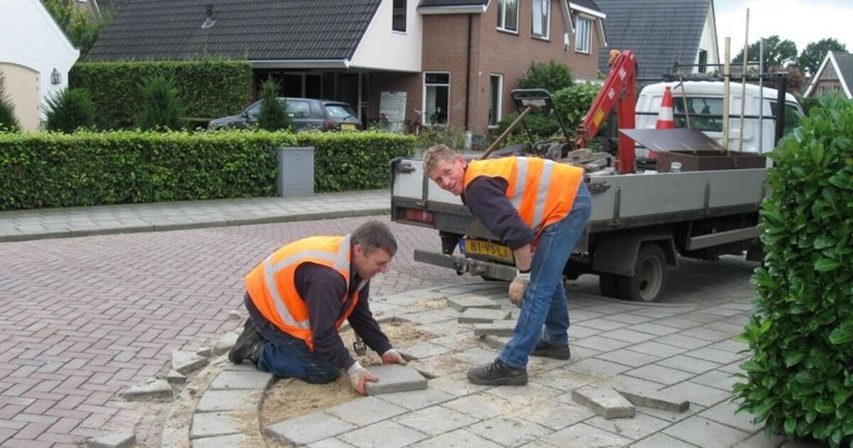 Stoep stuk gereden, gemeente gaat onmiddellijk over tot actie