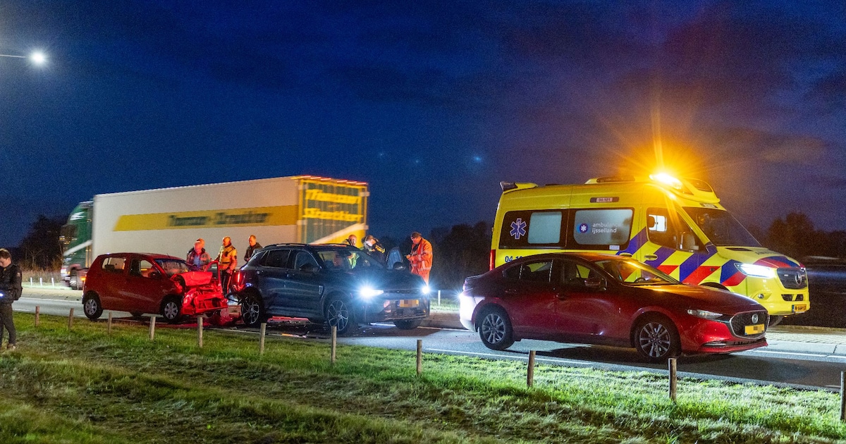 Mannen uit Oldebroek en Zwolle gewond na botsing in Ommen