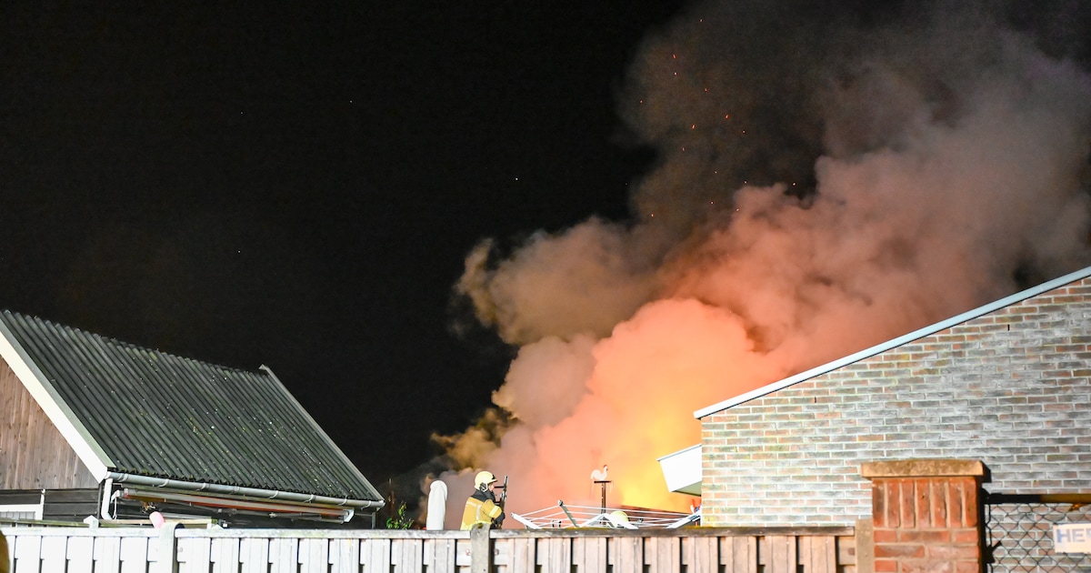 Brand verwoest schuur in Vroomshoop