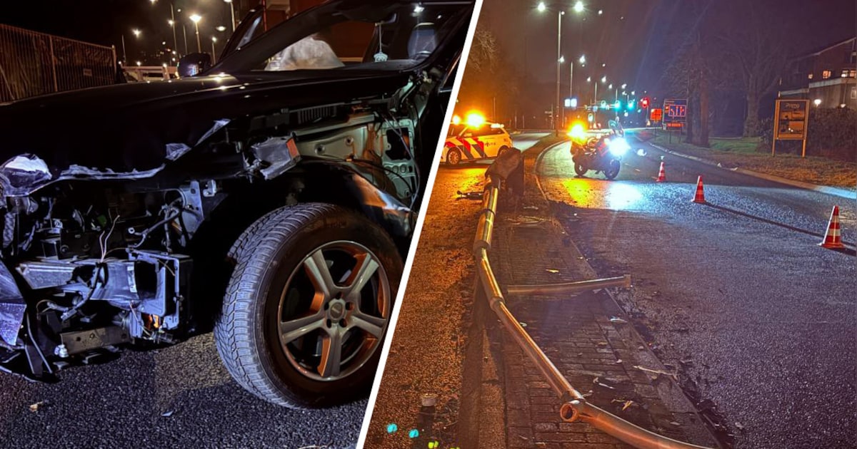 Auto belandt in middenberm en rijdt lantaarnpaal uit de grond in Hardenberg