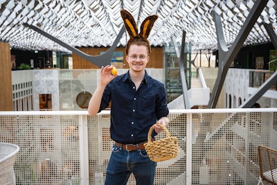 Stach uit Enschede versloeg 399 anderen voor zijn droomklus: hij is de eerste officiële paaseiversto