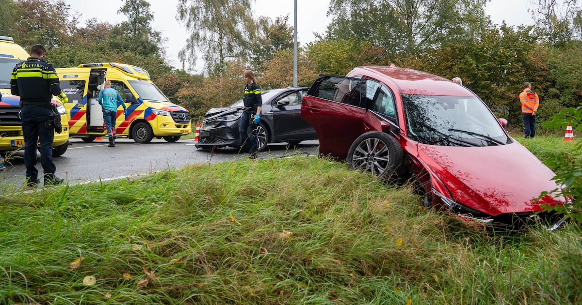 Flinke schade door aanrijding tussen twee auto’s op N332 bij Raalte