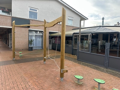 Wierdense speelplek onlangs vernieuwd, maar toestel is nu te hoog: ‘Wie bedenkt zoiets?’