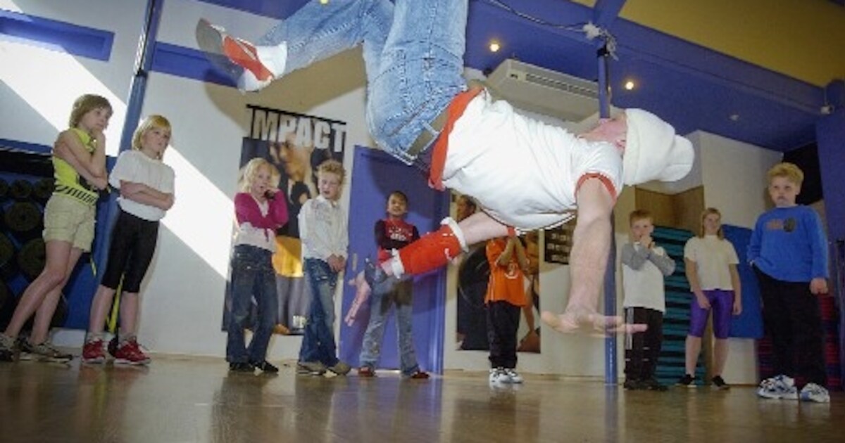 Steps en free’s in eerste breakdance-les | Regio | Tubantia.nl