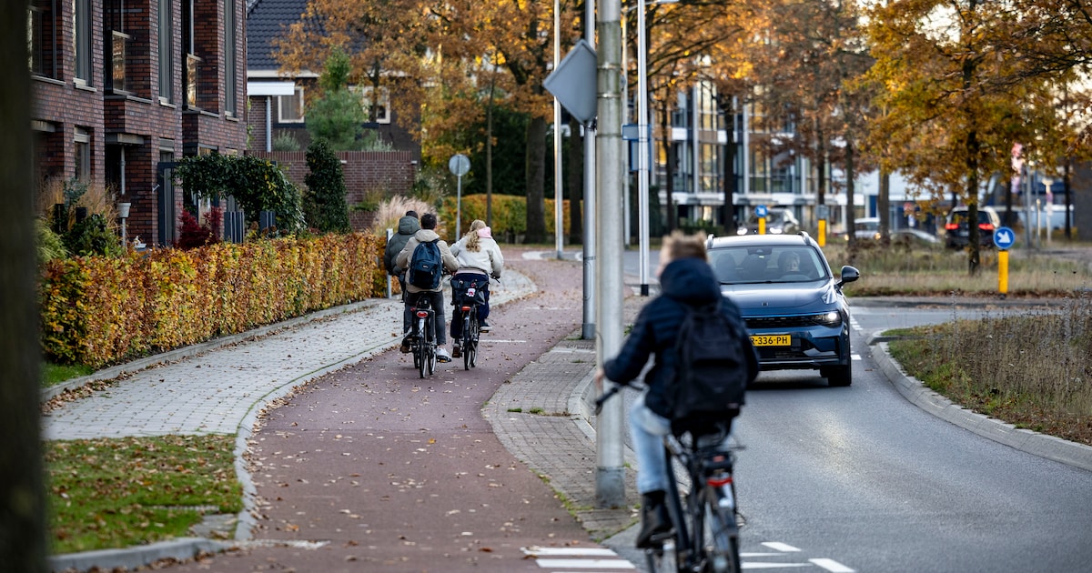 Wie spreekt ‘spookfietsende’ scholieren in Oldenzaal aan? ‘Boa’s mogen niet handhaven’