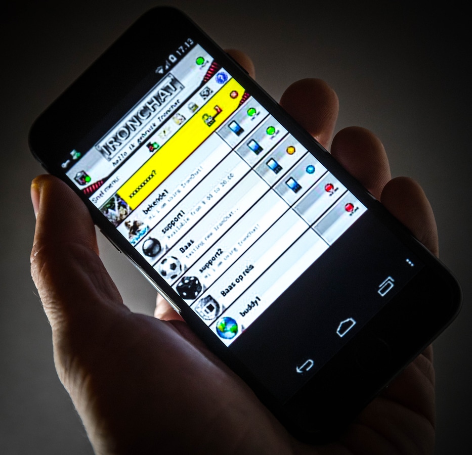 Digitale experts politie Oost-Nederland legden de basis voor het kraken van  criminele telefoons | Foto | tubantia.nl