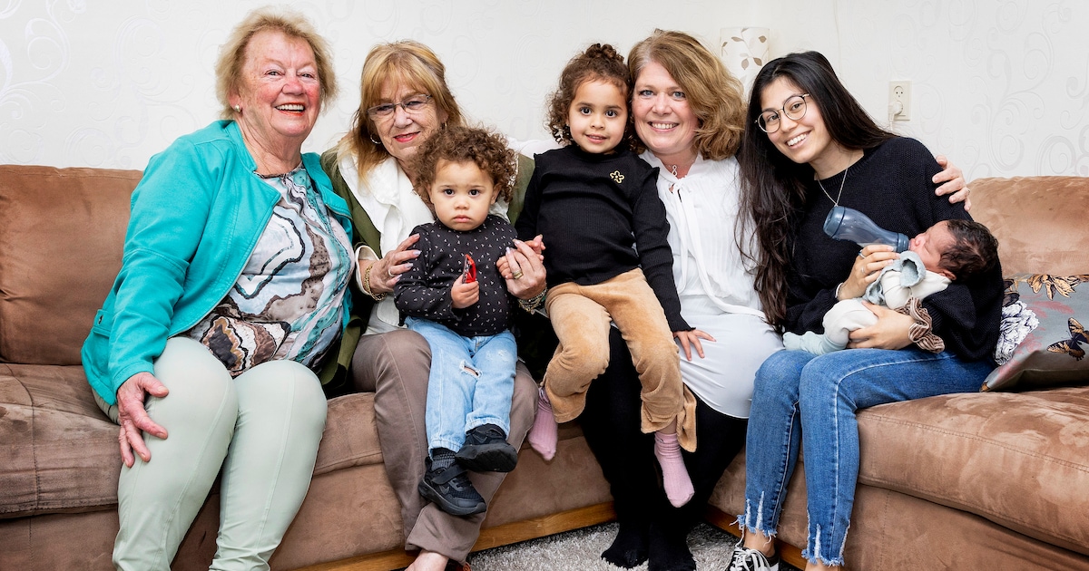 Jong moeder en nu vijf generaties: ‘Zoveel kinderen en kleinkinderen is ...