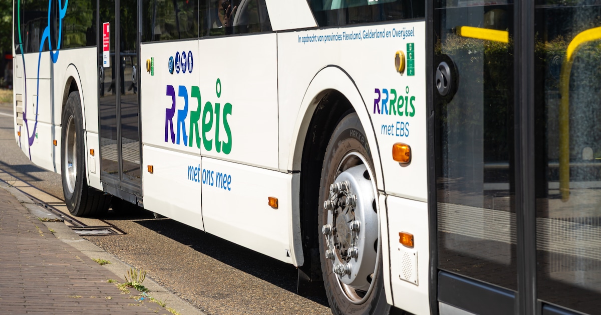 Onderhoud aan bushalte Arendstraat in Losser: bussen stoppen er donderdag overdag niet