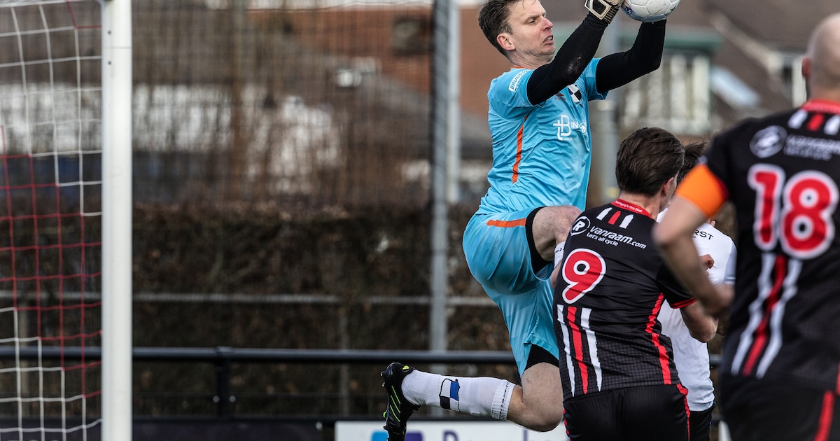 Joost is hersteld van hartproblemen en helpt nu als invaldoelman ook zijn club Varsseveld er weer bo