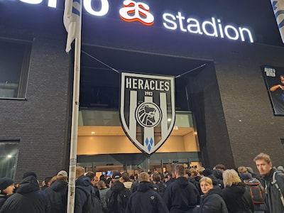 Aanhang Heracles eist onmiddelijk vertrek coach Bas Sibum: ‘Dit kan zo niet langer’