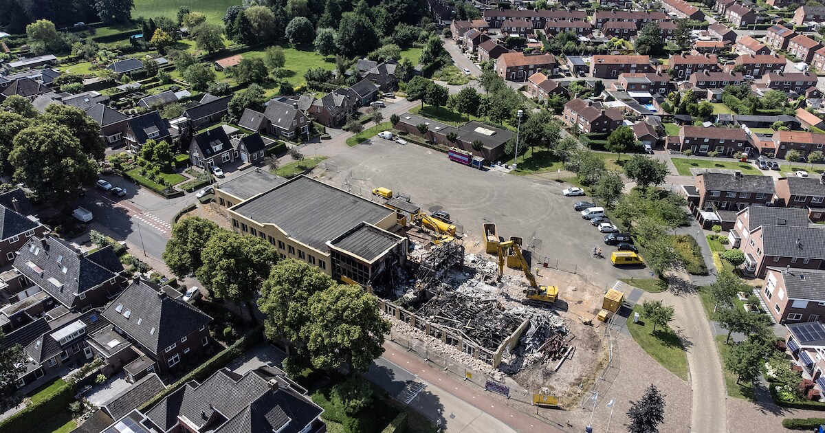 Sloopkogel in rotte kies: Woonplaza gaat tegen de vlakte