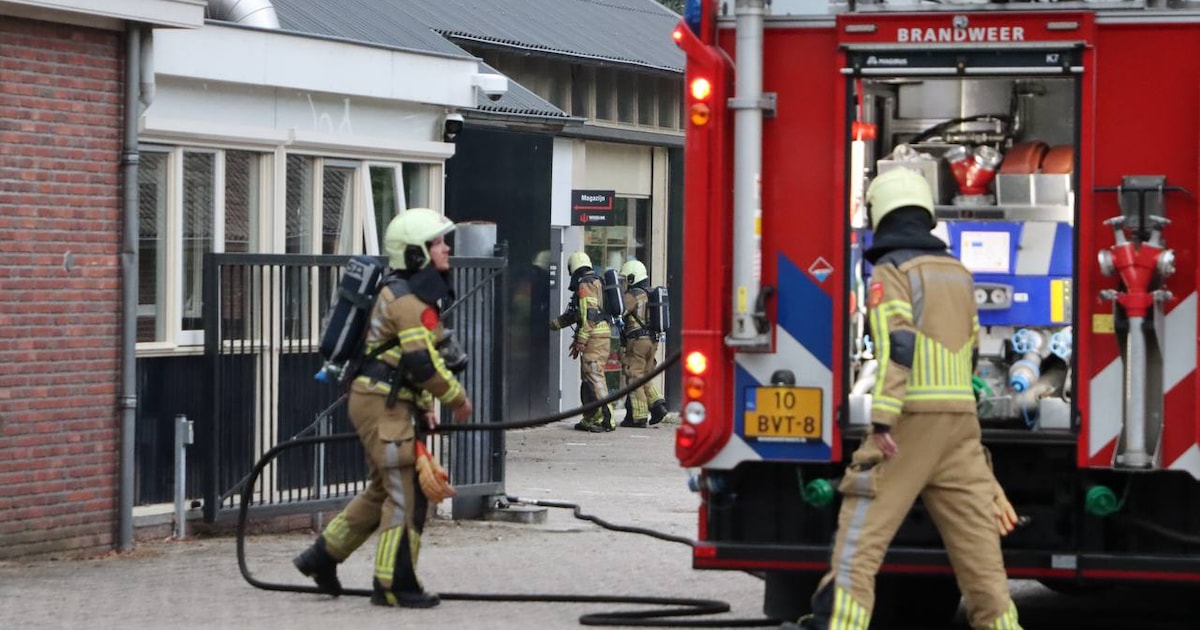 Brand in bedrijfshal aan de Bornsestraat in Weerselo
